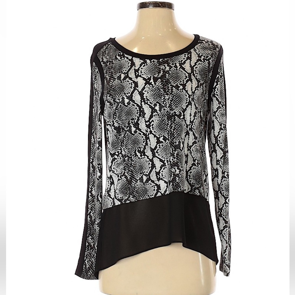 Michael Kors black, white & gray faux snake print top size women’s petite/small